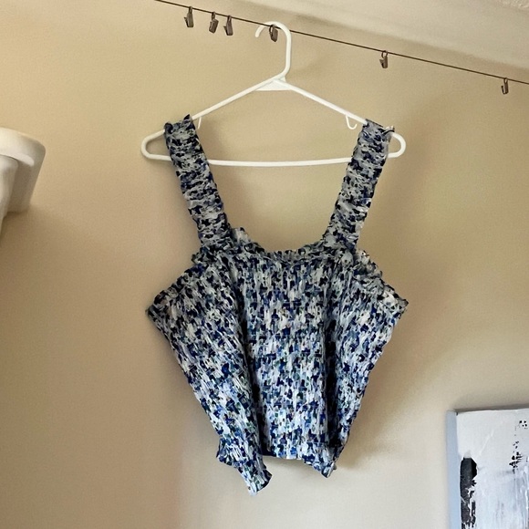 VERONICA BEARD
Averie Printed Smocked Cropped Tank Top - Picture 4 of 9